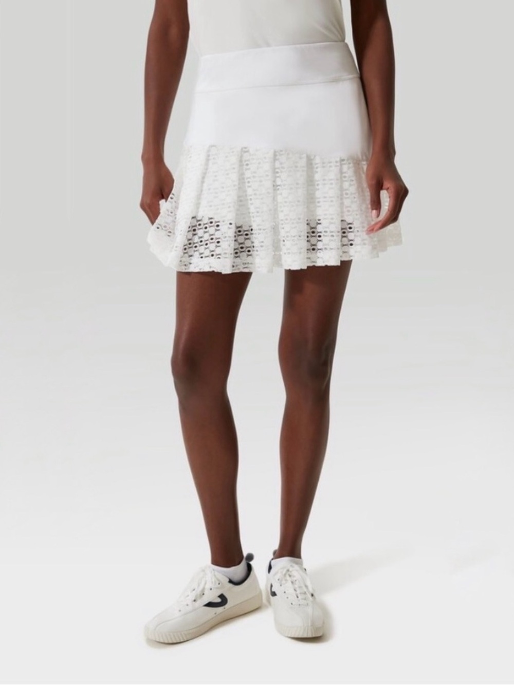 Tuckernuck Sport White Eyelet Ruffle Skater Skirt- 15in length